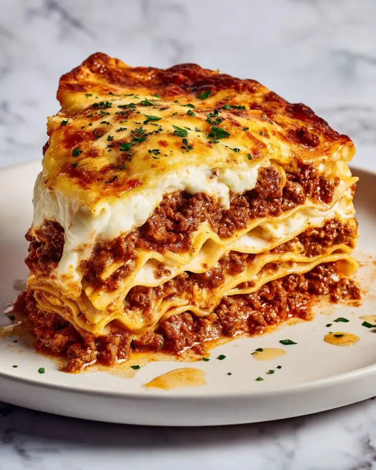 Homemade Classic Lasagna with Meat and Cheese Recipe